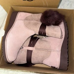 NWT. Purple Ugg boots
